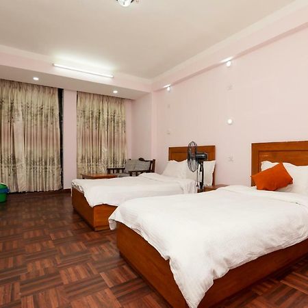 Famous House Kathmandu Hostel Екстериор снимка