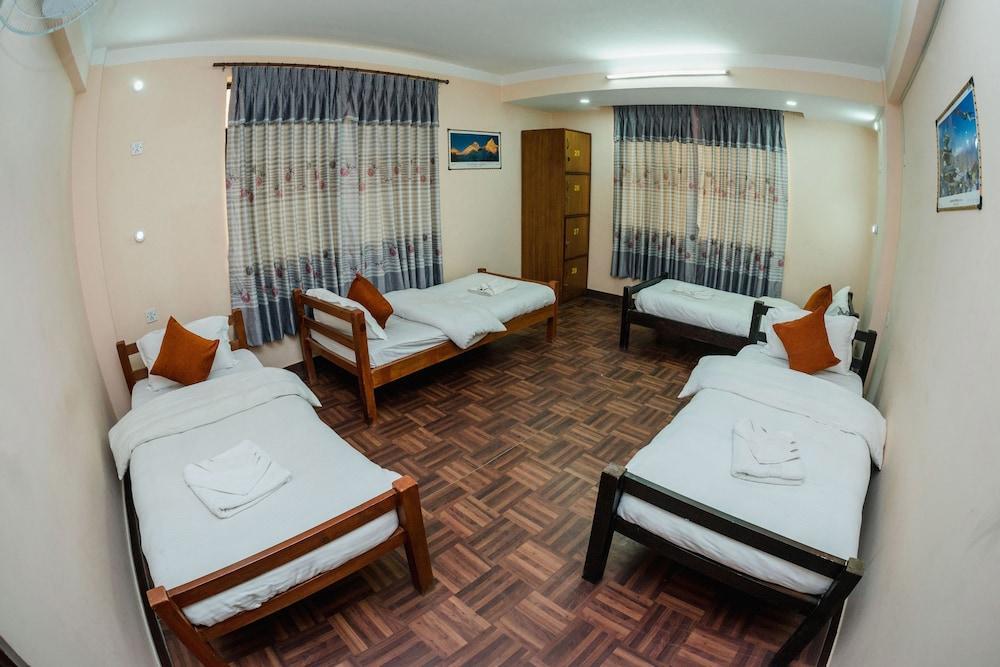 Famous House Kathmandu Hostel Екстериор снимка