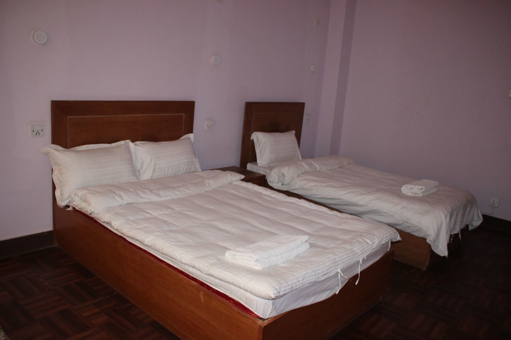 Famous House Kathmandu Hostel Екстериор снимка