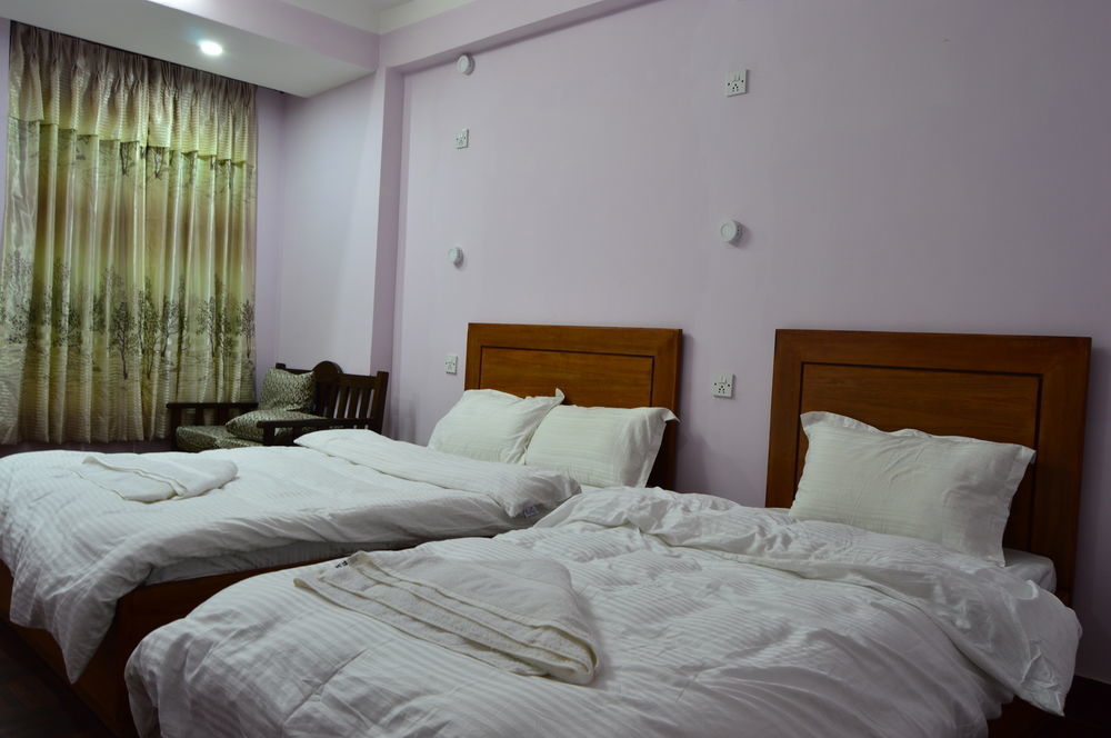 Famous House Kathmandu Hostel Екстериор снимка