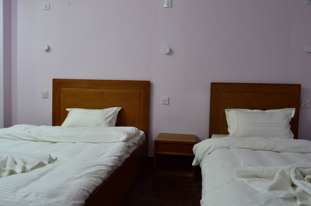 Famous House Kathmandu Hostel Екстериор снимка