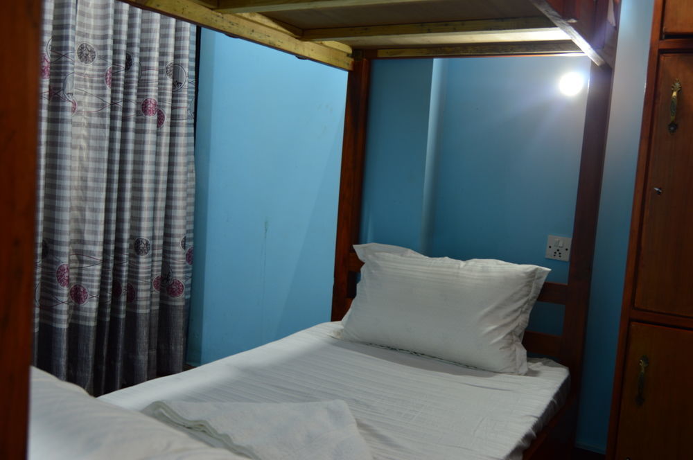 Famous House Kathmandu Hostel Екстериор снимка