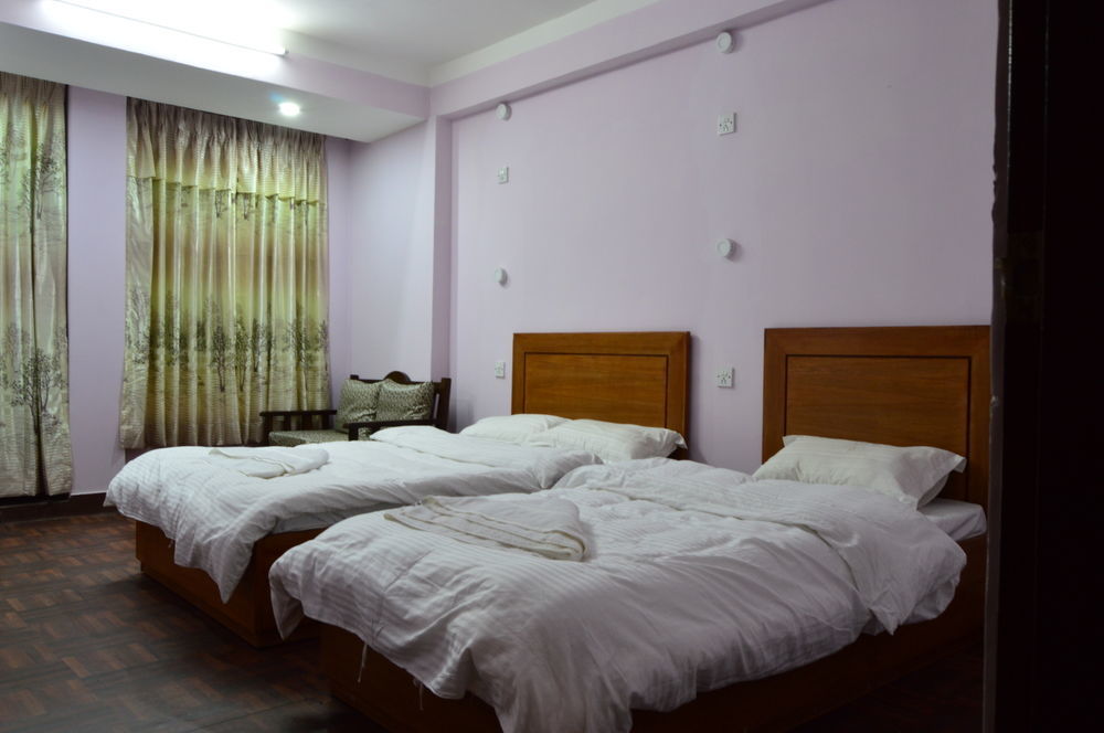 Famous House Kathmandu Hostel Екстериор снимка