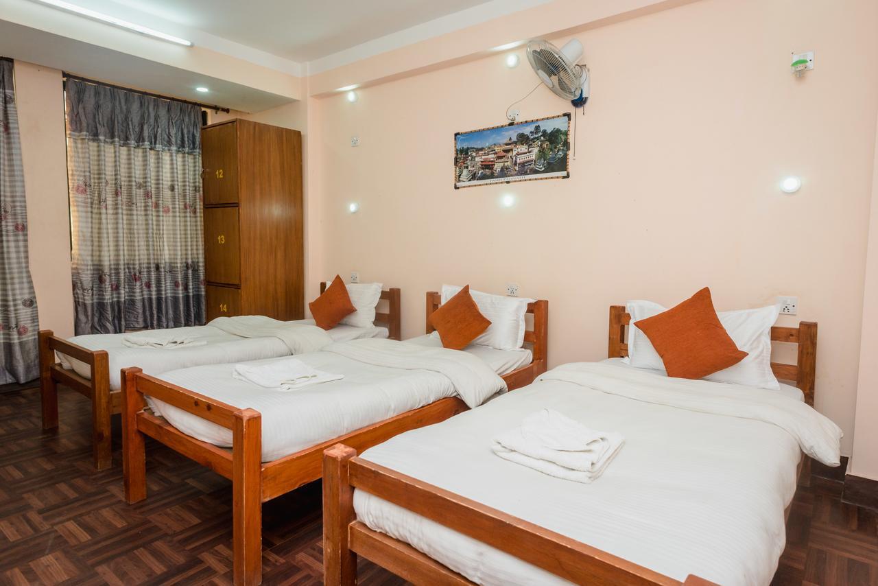 Famous House Kathmandu Hostel Екстериор снимка