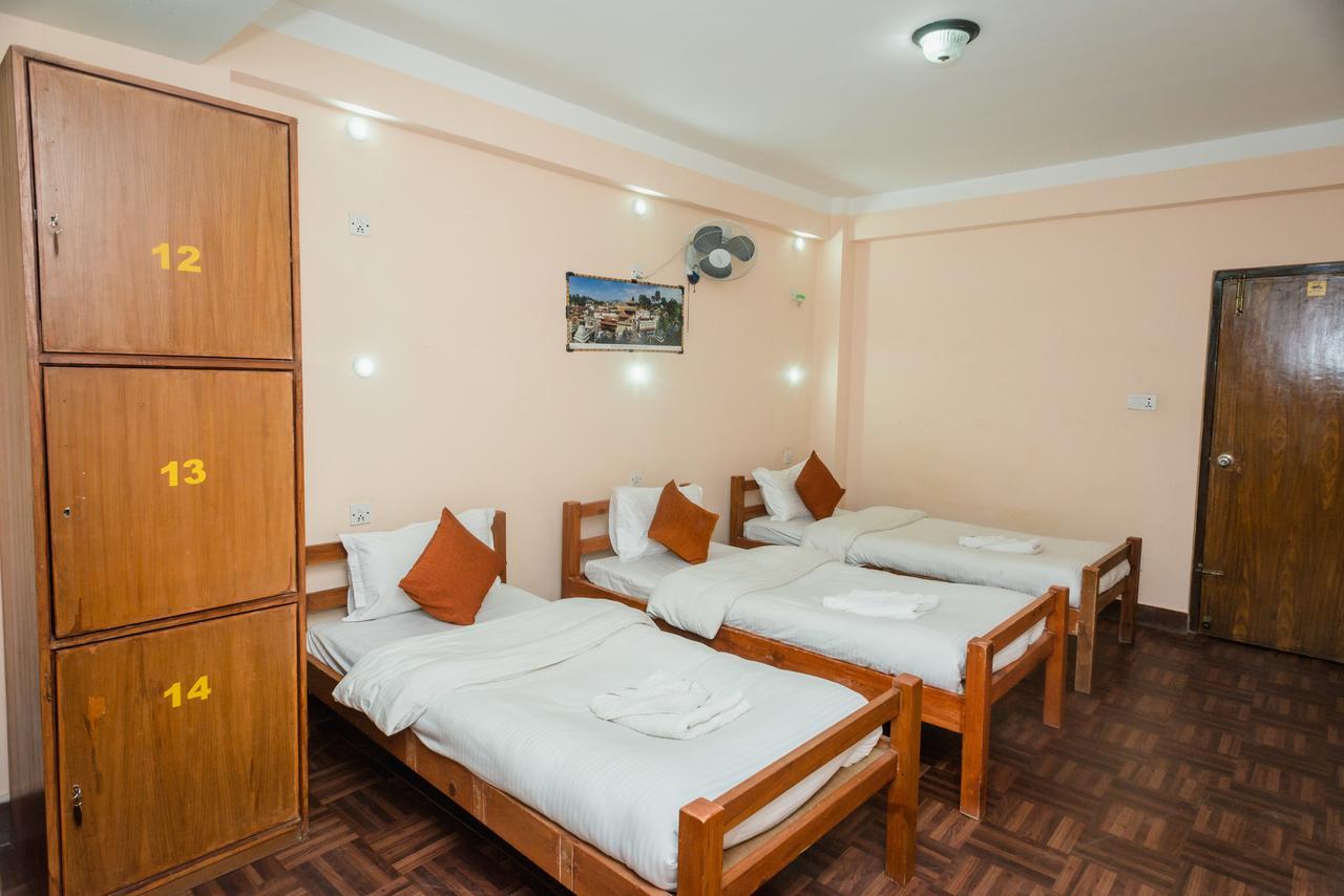 Famous House Kathmandu Hostel Екстериор снимка