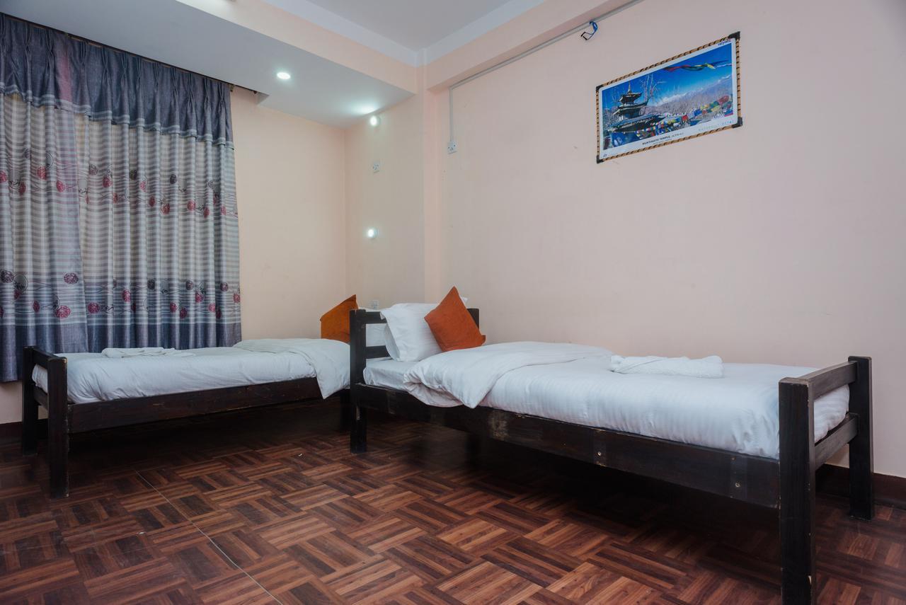 Famous House Kathmandu Hostel Екстериор снимка