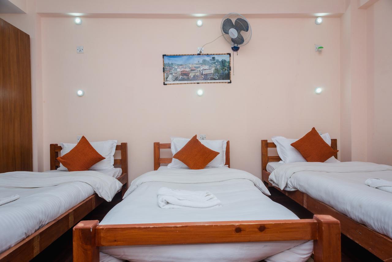 Famous House Kathmandu Hostel Екстериор снимка