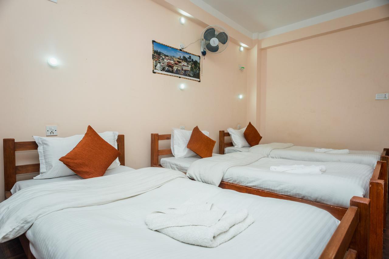 Famous House Kathmandu Hostel Екстериор снимка