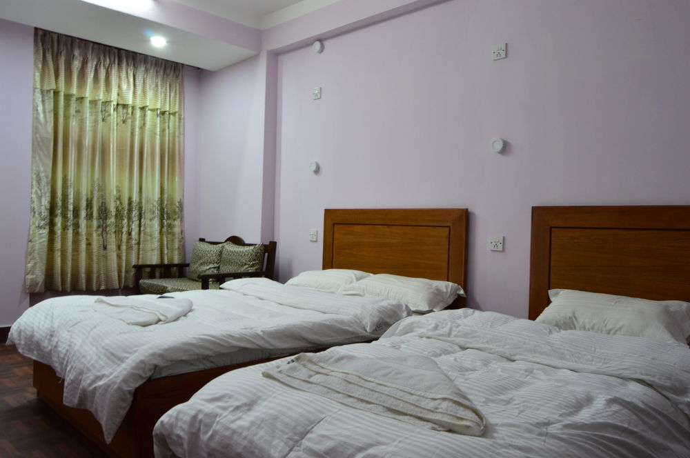 Famous House Kathmandu Hostel Екстериор снимка