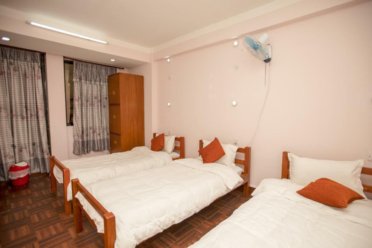 Famous House Kathmandu Hostel Екстериор снимка