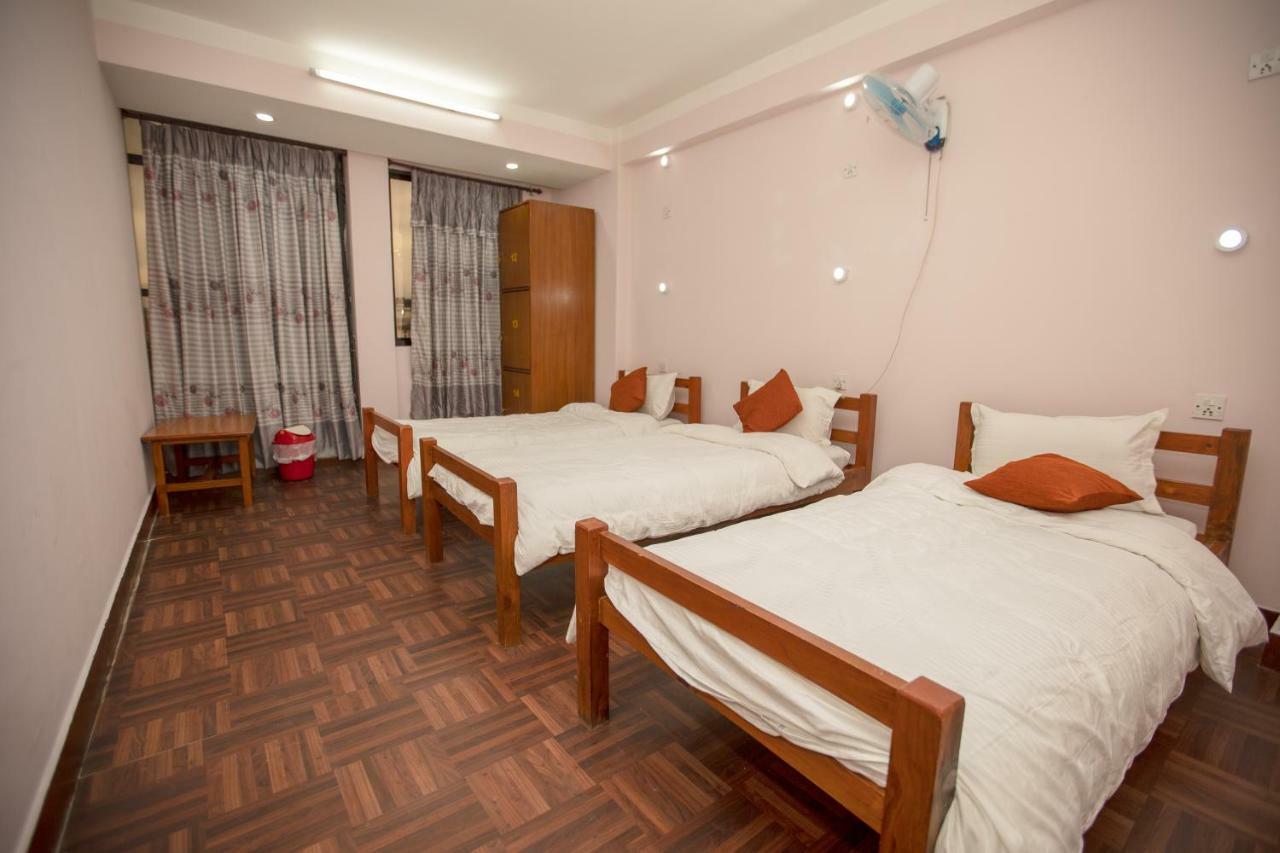 Famous House Kathmandu Hostel Екстериор снимка