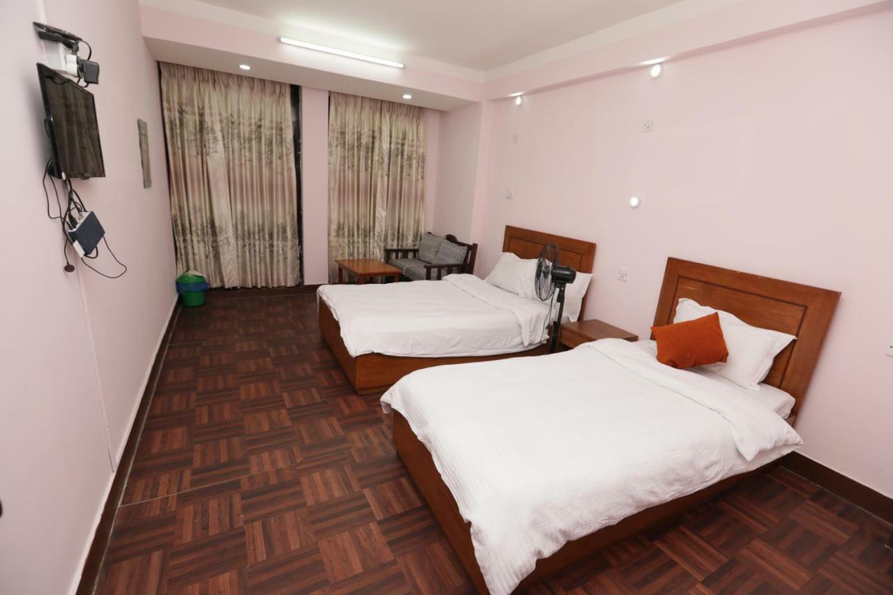 Famous House Kathmandu Hostel Екстериор снимка