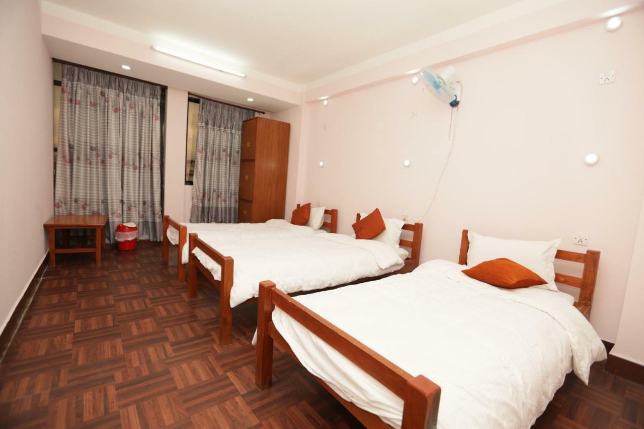 Famous House Kathmandu Hostel Екстериор снимка