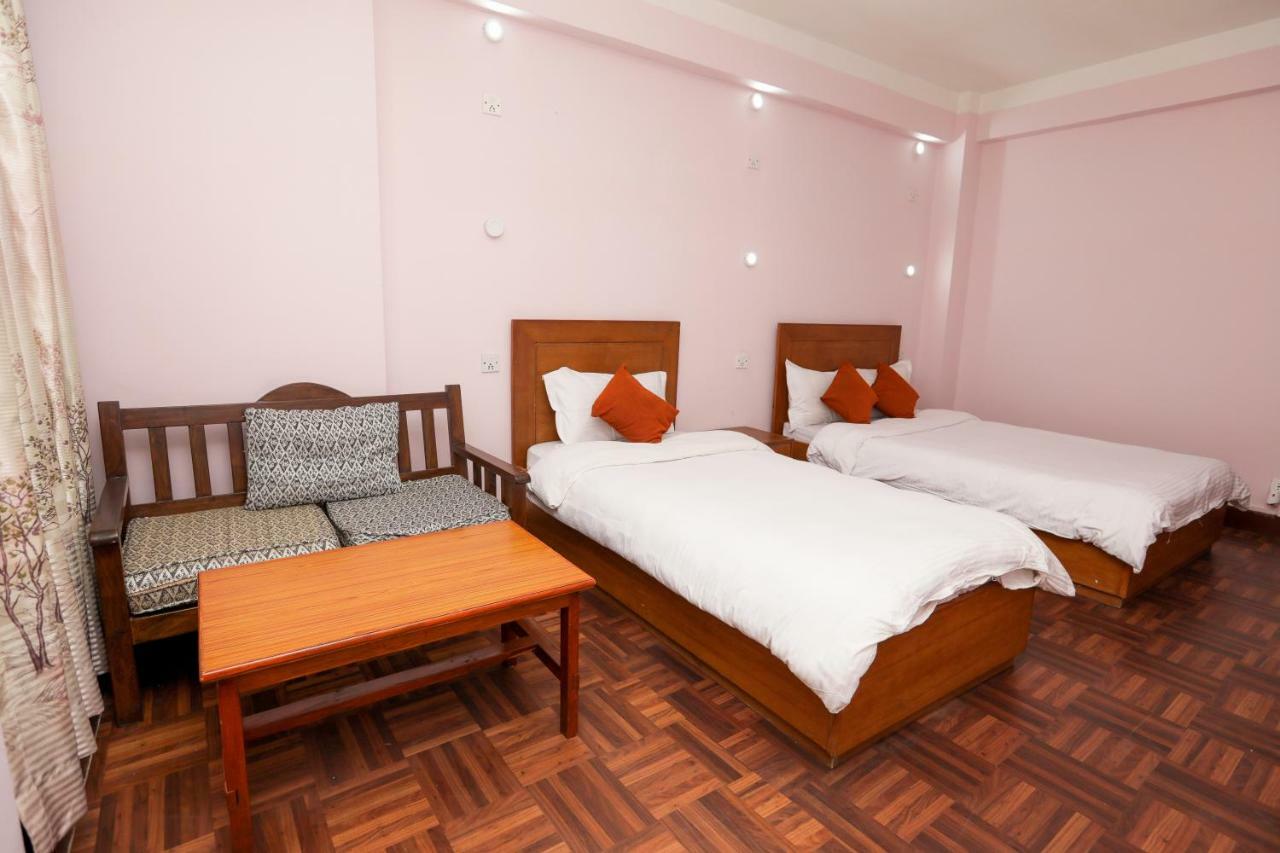 Famous House Kathmandu Hostel Екстериор снимка